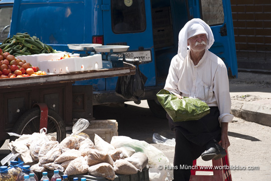 Druse im Souk in Sidon, Nussverkäufer